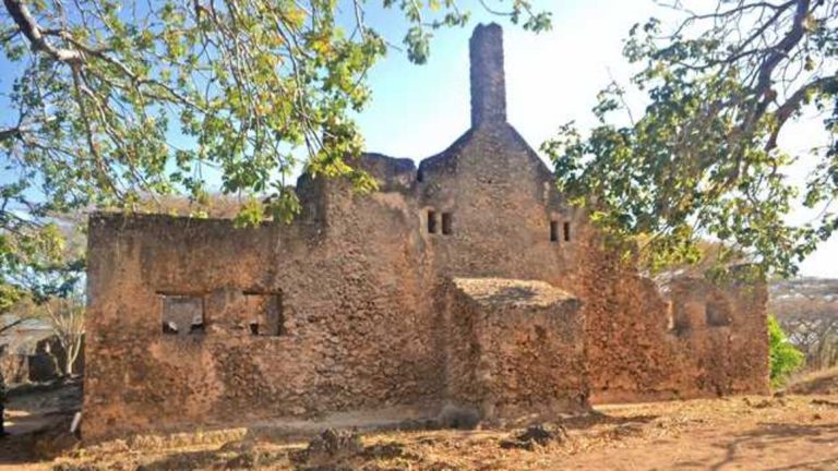 A Vacation in Lamu is never compete without visit to Takwa Ruins & its Beaches